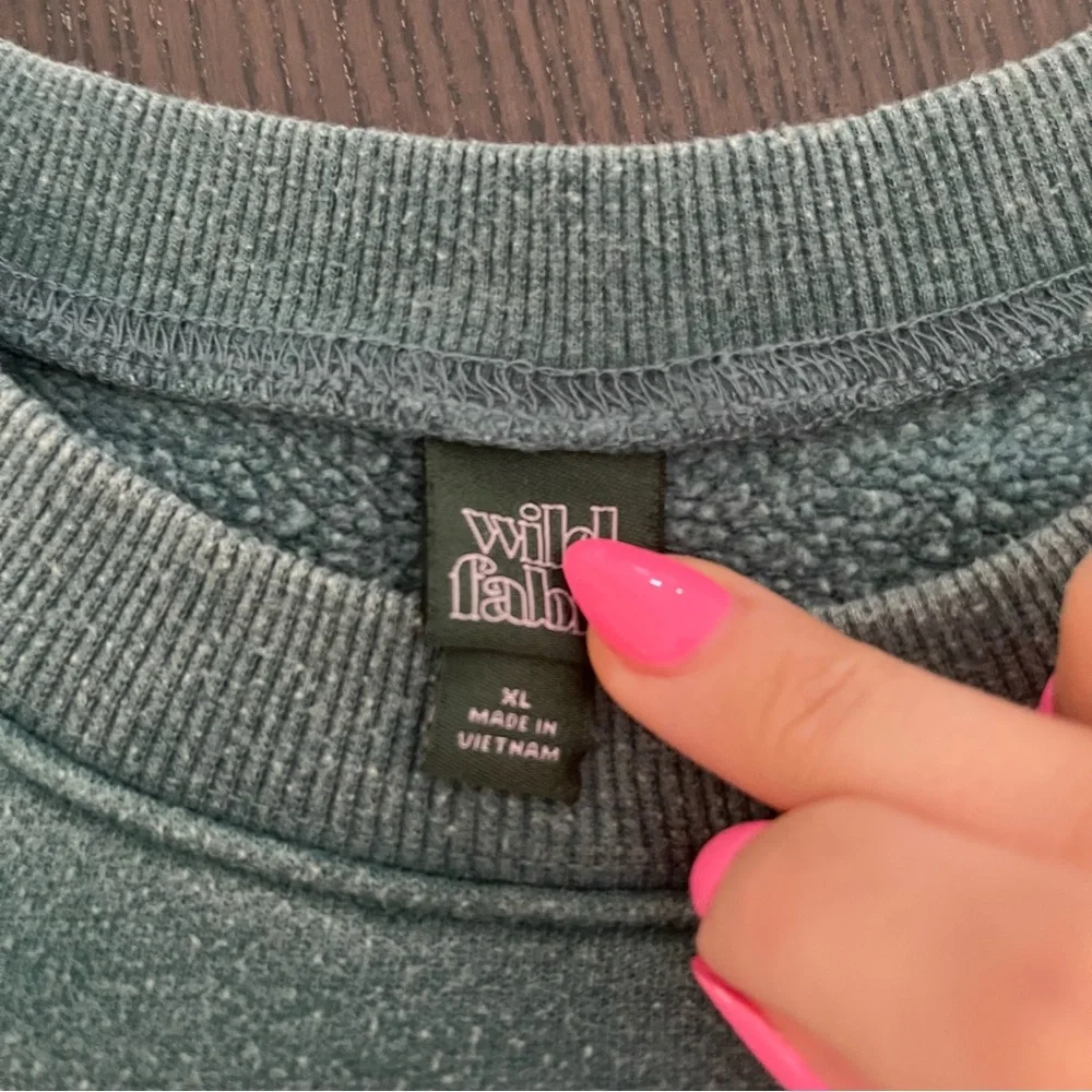 Wild Fable NYC Distressed Crewneck - Picture 3 of 3